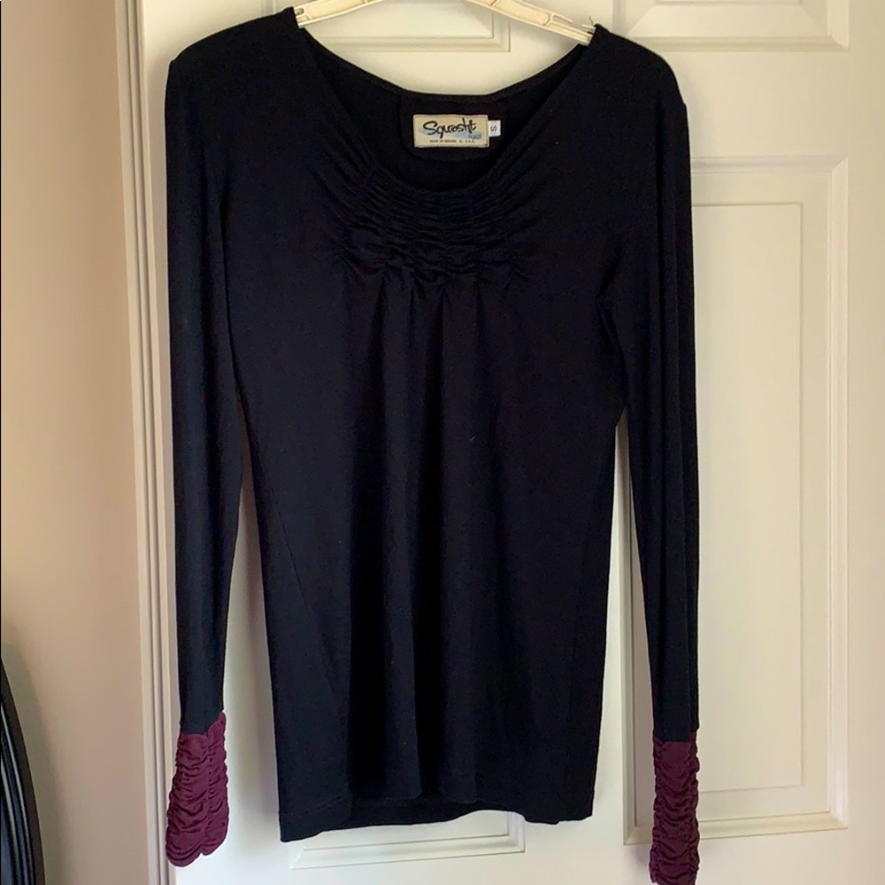 Squasht stretch black top with burgundy cuffs